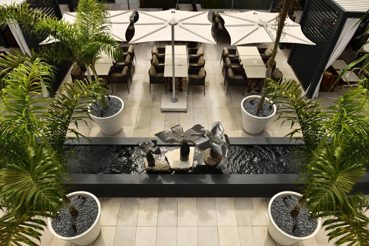 Moevenpick Hotel Абиджан Екстериор снимка