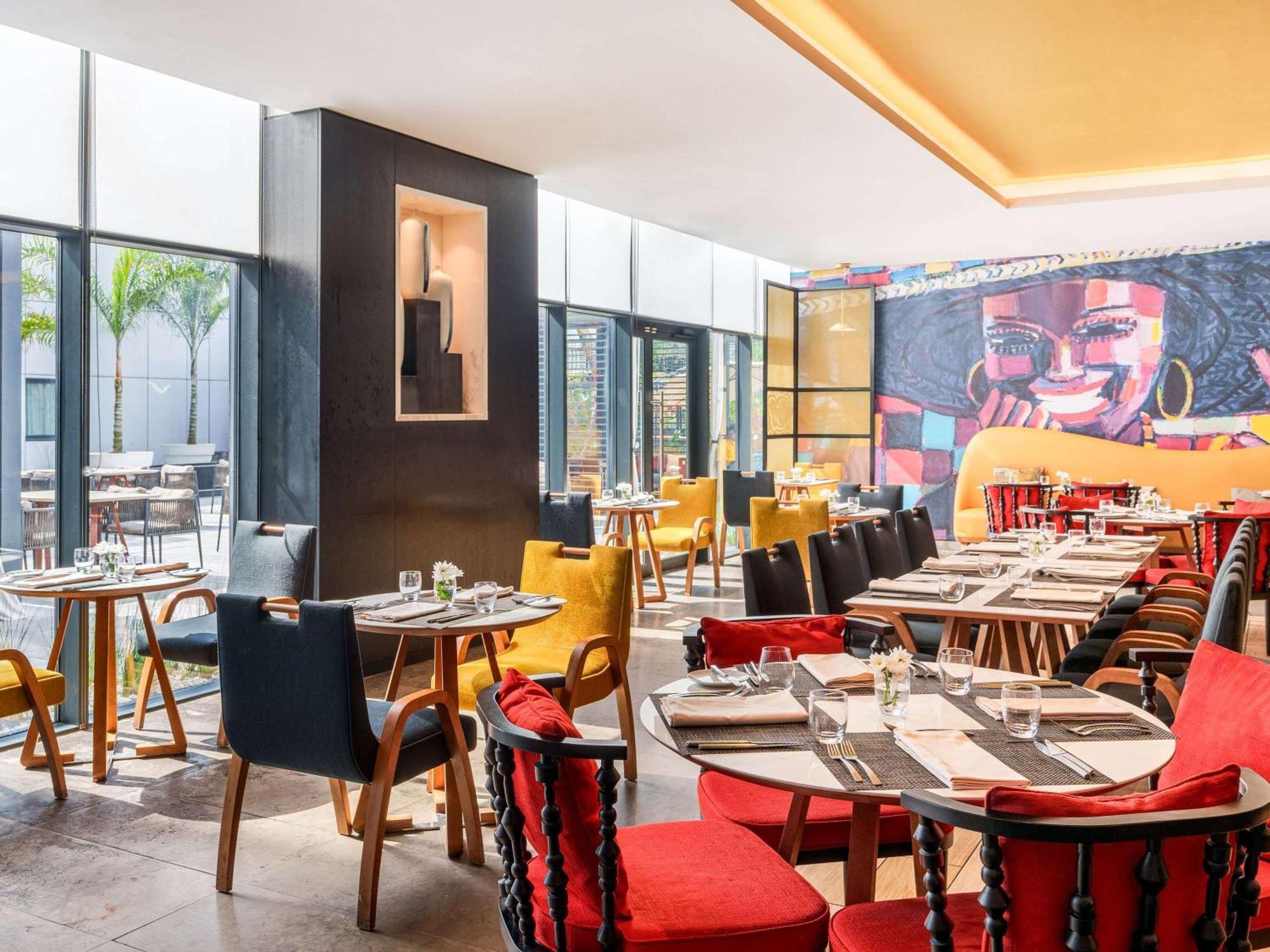 Moevenpick Hotel Абиджан Екстериор снимка
