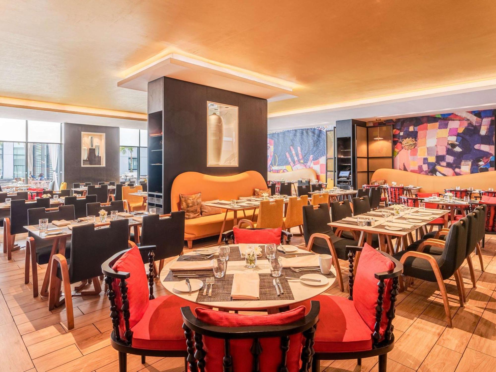 Moevenpick Hotel Абиджан Екстериор снимка
