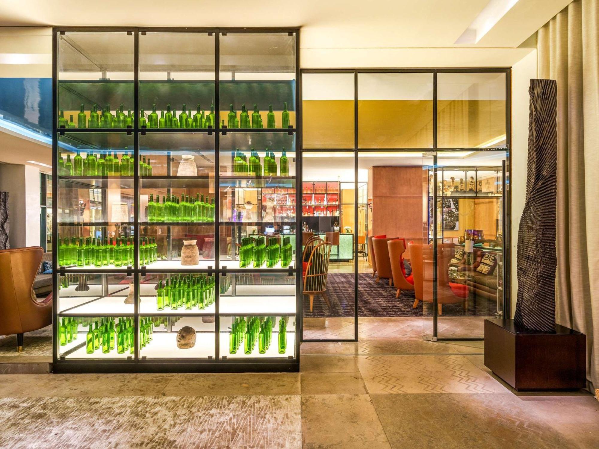 Moevenpick Hotel Абиджан Екстериор снимка