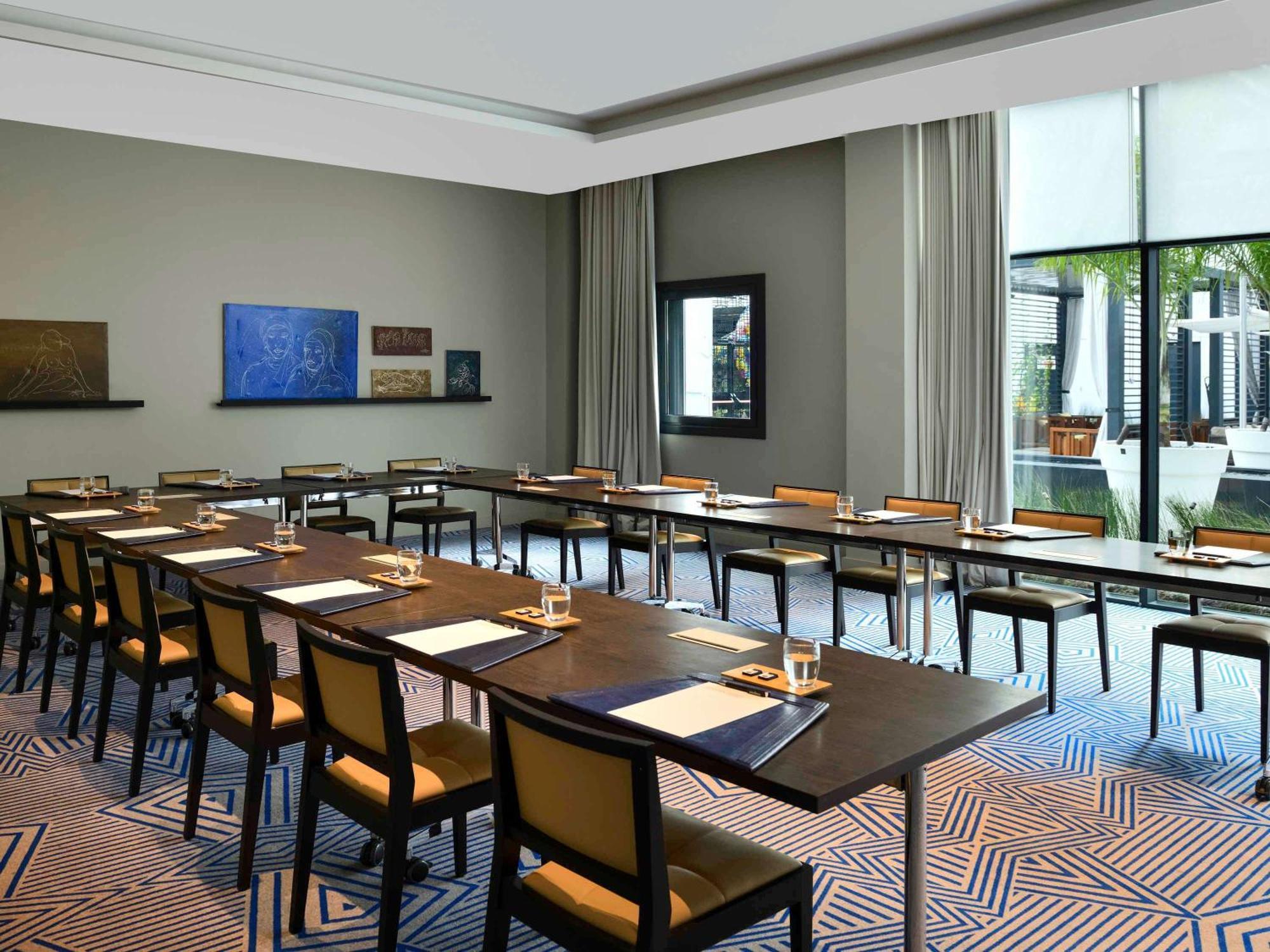 Moevenpick Hotel Абиджан Екстериор снимка