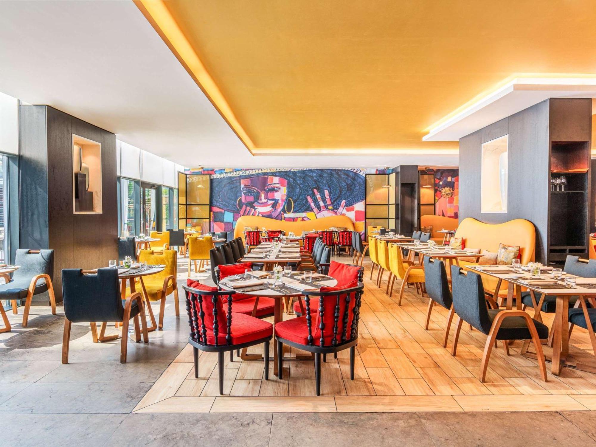 Moevenpick Hotel Абиджан Екстериор снимка