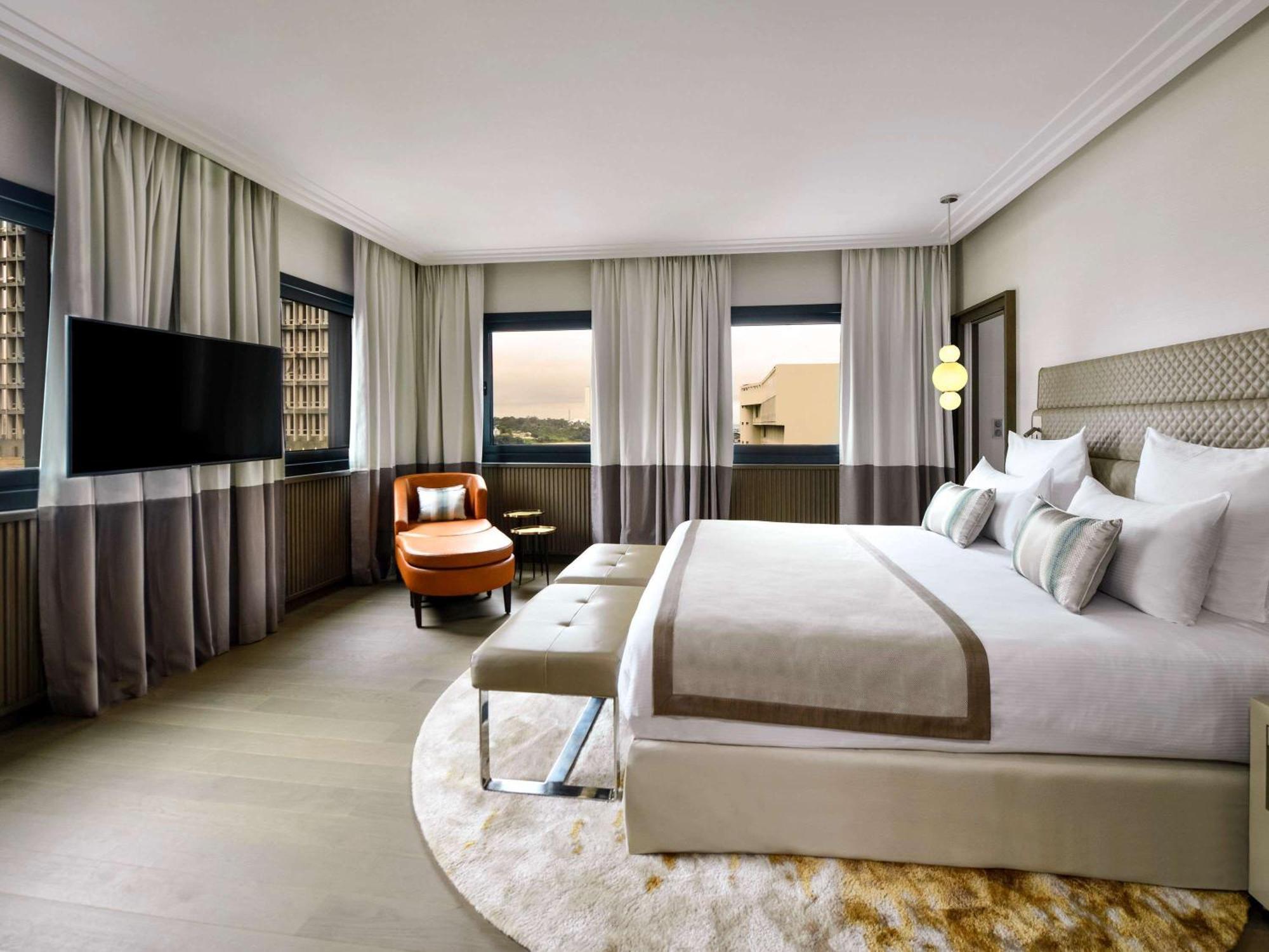 Moevenpick Hotel Абиджан Екстериор снимка