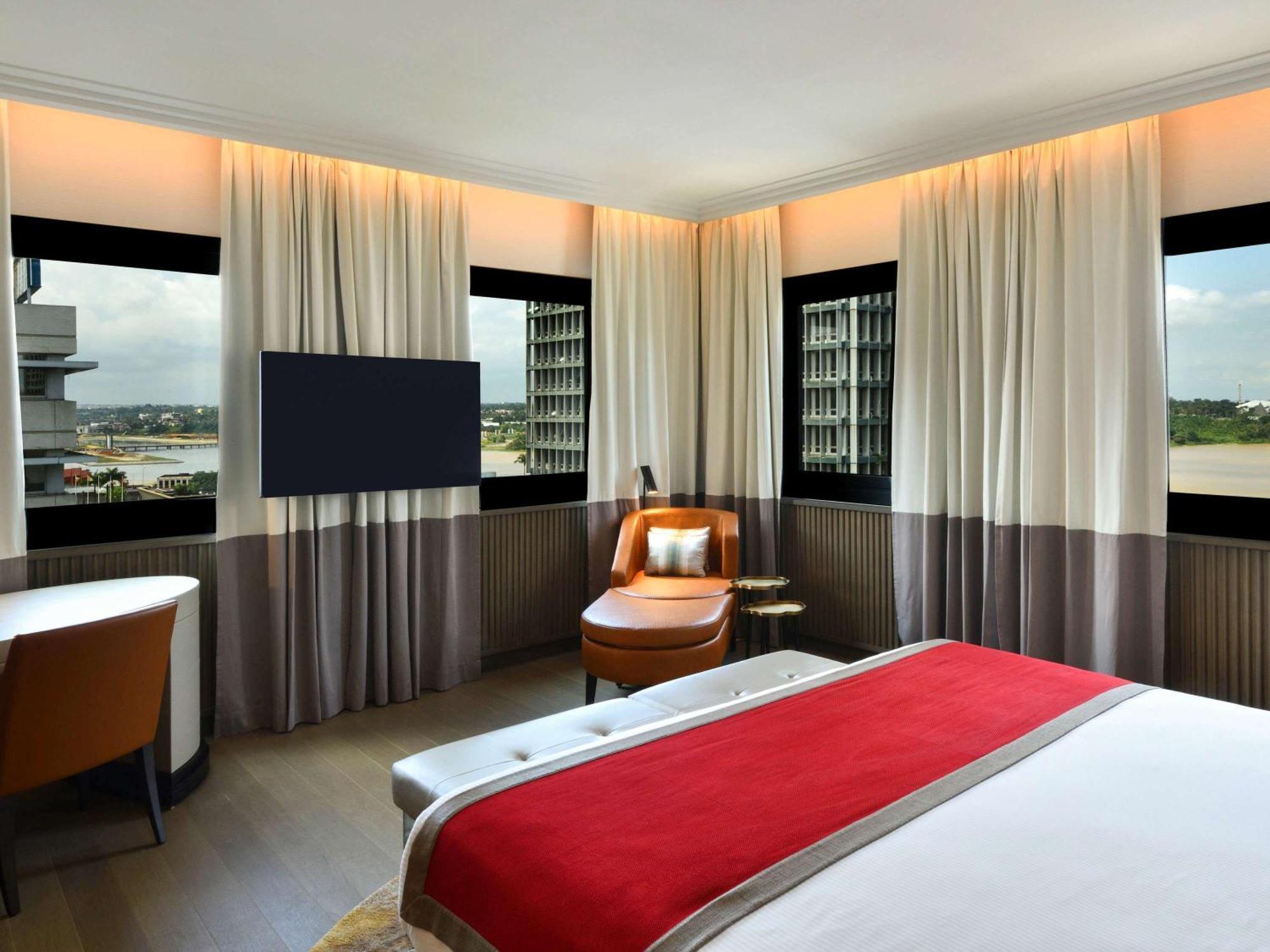 Moevenpick Hotel Абиджан Екстериор снимка