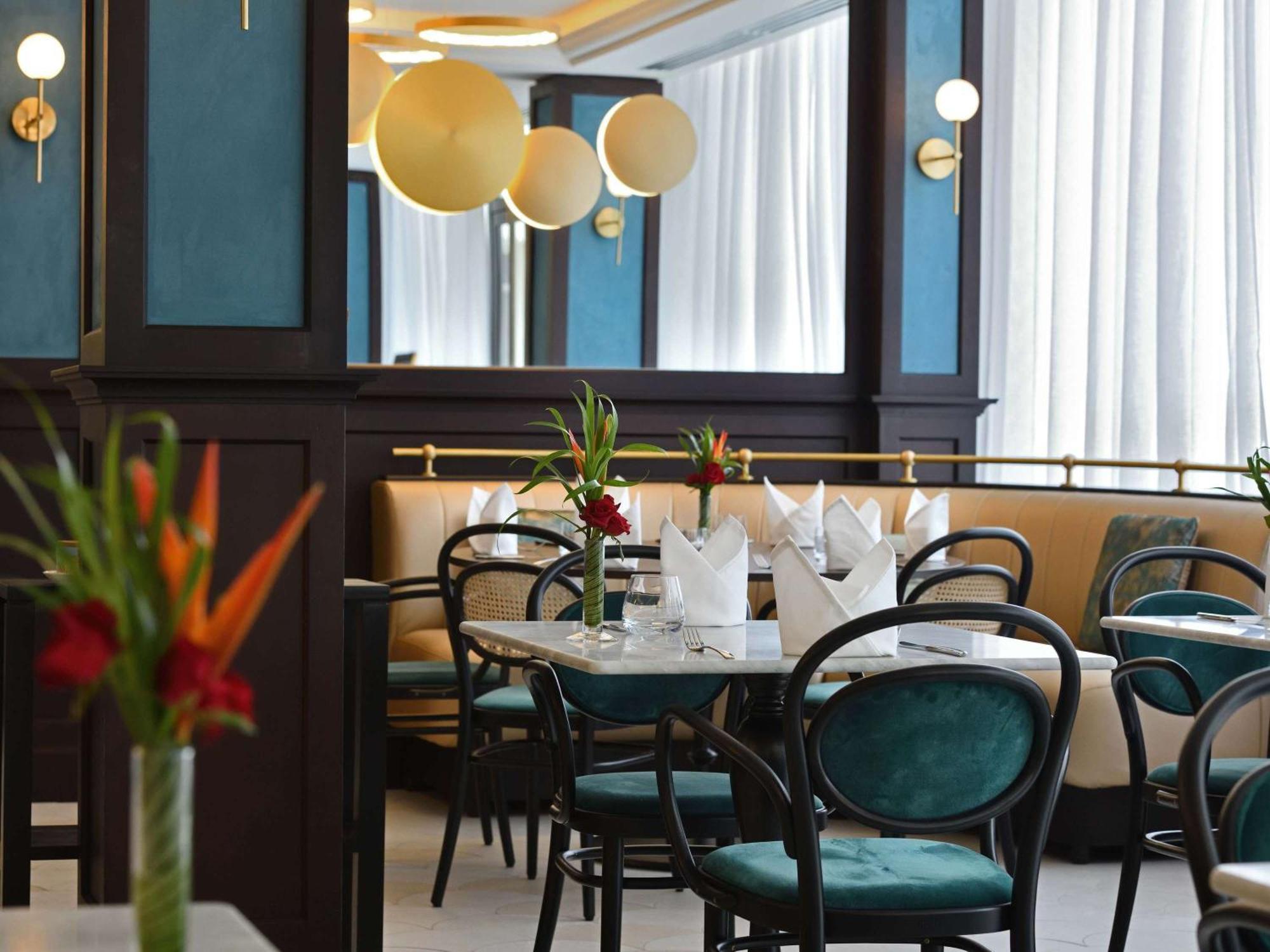 Moevenpick Hotel Абиджан Екстериор снимка