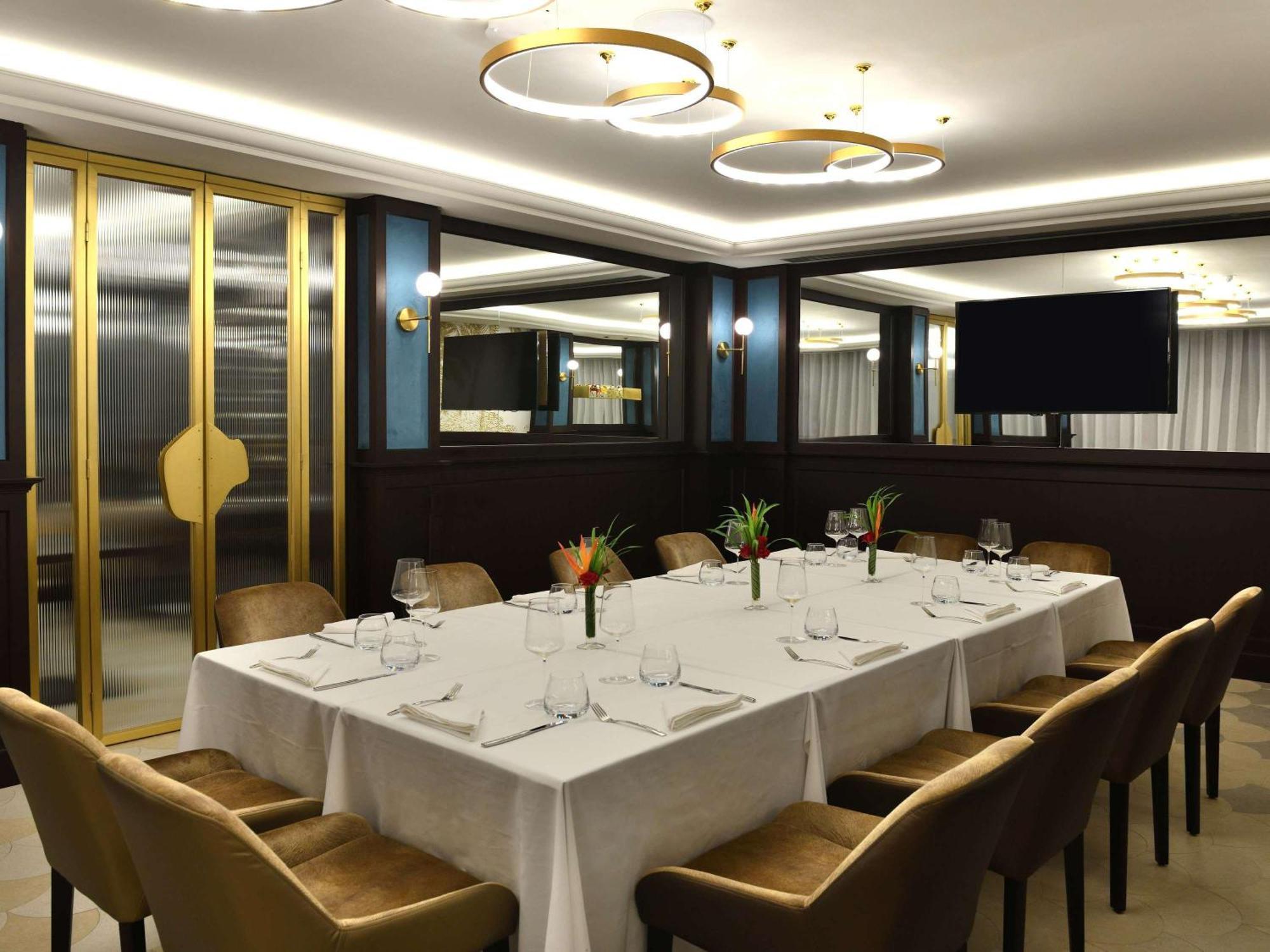 Moevenpick Hotel Абиджан Екстериор снимка